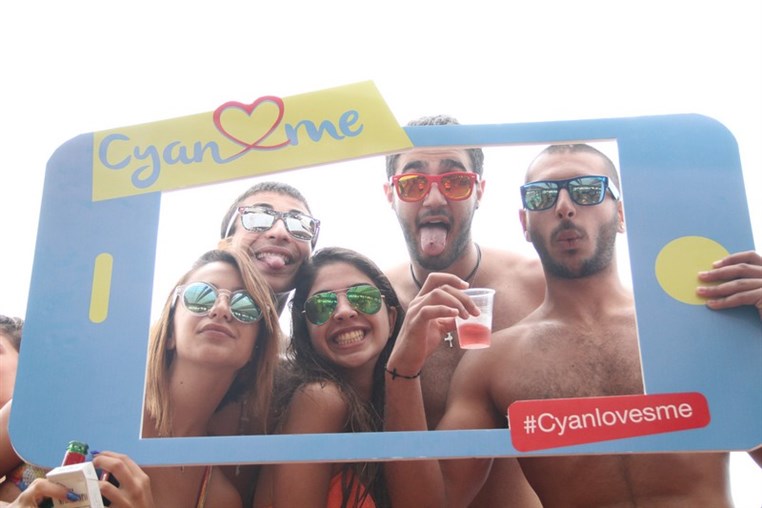 Cyan Beach Bar on Sunday